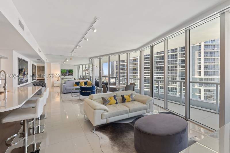 2 bedroom Condominium at 495 Brickell Ave 2304, Icon Brickell No Two, Miami — photo 5