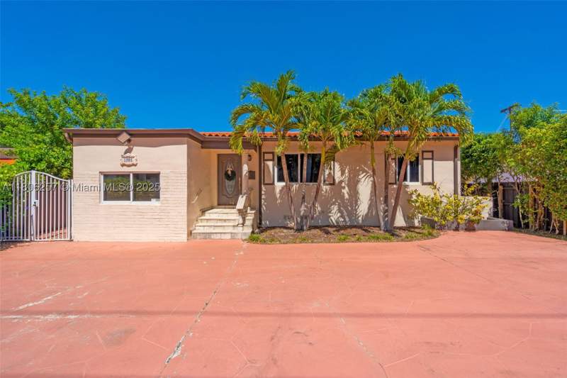 3 bedroom SingleFamilyResidence at 1901 SW 37th Ave, Coral Gate Sec C, Miami — photo 3