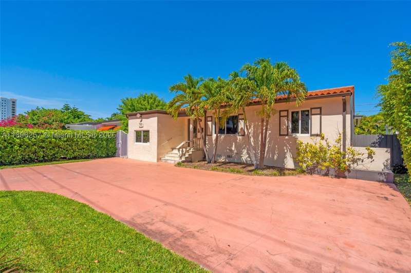 3 bedroom SingleFamilyResidence at 1901 SW 37th Ave, Coral Gate Sec C, Miami — photo 5