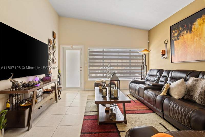 4 bedroom SingleFamilyResidence at 881 NW 177th Ter, Scott Lake Manor Sec 2, Miami Gardens — photo 4