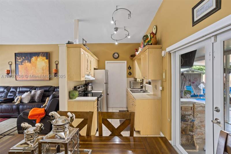 4 bedroom SingleFamilyResidence at 881 NW 177th Ter, Scott Lake Manor Sec 2, Miami Gardens — photo 5