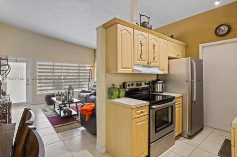 881 NW 177th Ter, Miami Gardens FL - photo 6 of 24