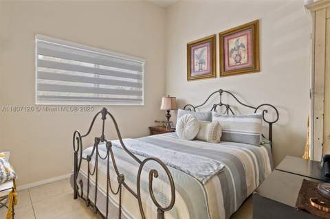 881 NW 177th Ter, Miami Gardens FL - photo 9 of 24