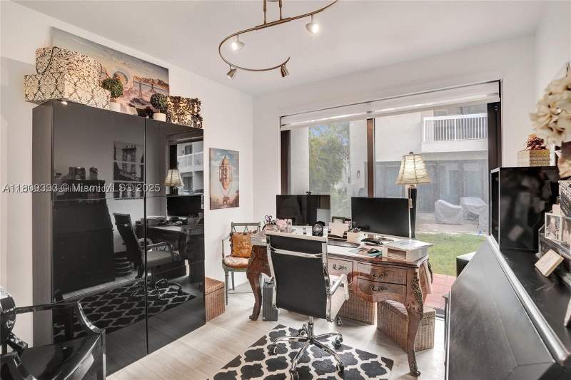 4 bedroom Townhouse at 21388 Marina Cove Cir 13-G, Marina Cove At Harbor Vil, Aventura — photo 2