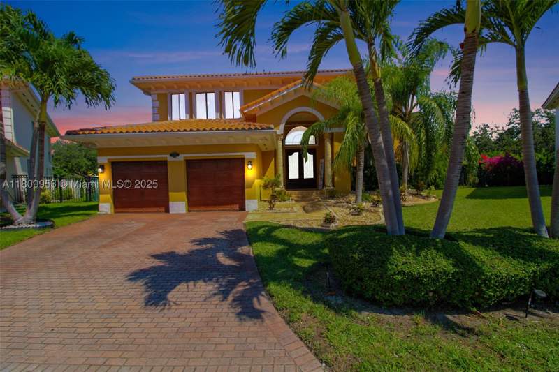 5 bedroom SingleFamilyResidence at 7753 SW 193rd St, Cutler Cay, Cutler Bay — photo 2