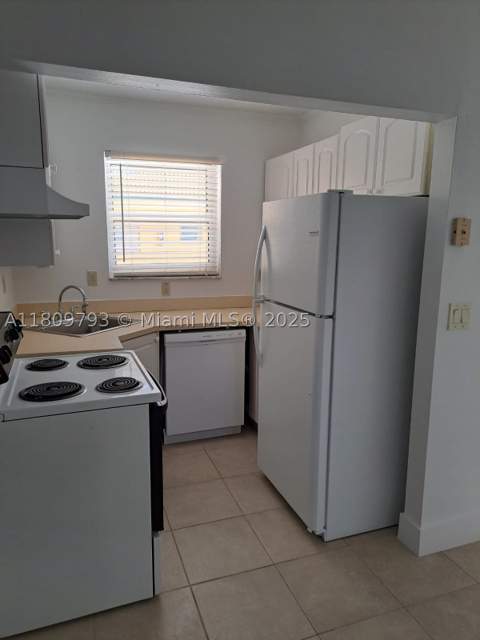 1975 NE 135th St 2D, North Miami FL - photo 8 of 25