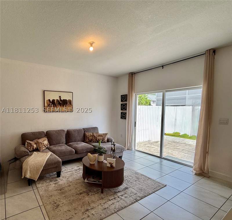 3 bedroom Townhouse at 907 SE 17th Ct, Hamilton Place, Homestead — photo 3