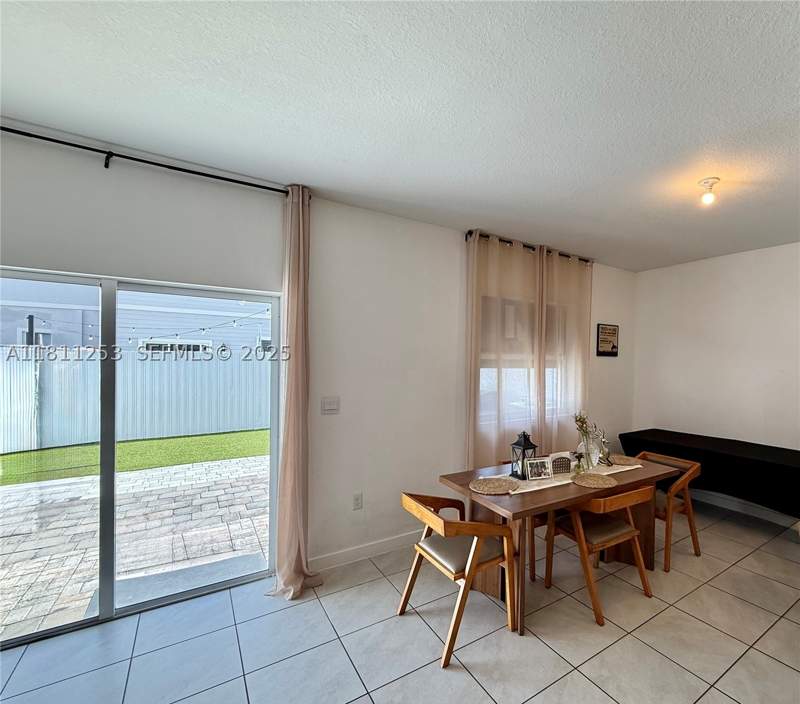 3 bedroom Townhouse at 907 SE 17th Ct, Hamilton Place, Homestead — photo 4