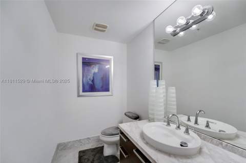 244 Biscayne Blvd 644, Miami FL - photo 8 of 15