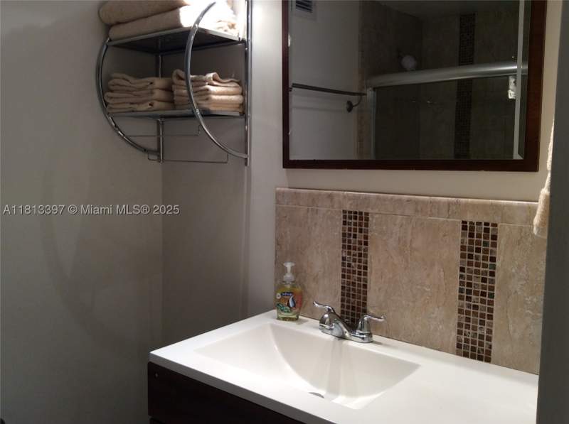 2 bedroom Condominium at 100 Lincoln Rd 1214, The Decoplage Condo, Miami Beach — photo 4