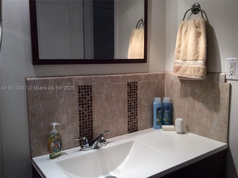2 bedroom Condominium at 100 Lincoln Rd 1214, The Decoplage Condo, Miami Beach — photo 5
