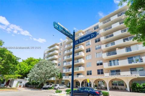 1455 N Treasure Dr 3R, North Bay Village FL - photo 14 of 18