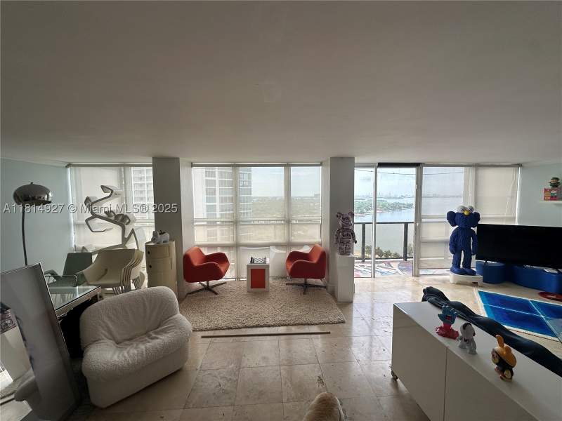 2 bedroom Condominium at 600 NE 36th St Ph14, Charter Club Condo, Miami — photo 2