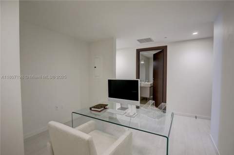 1000 Brickell Plz 2705, Miami FL - photo 21 of 37