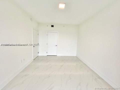 16385 Biscayne Blvd 702, North Miami Beach FL - photo 22 of 46