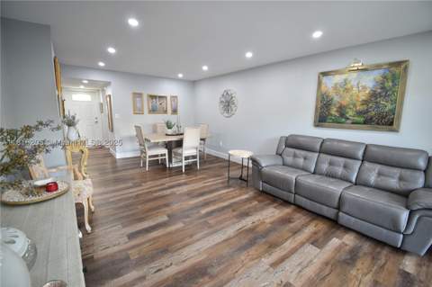 8469 SW 137th Ave 8469, Miami FL - photo 6 of 17