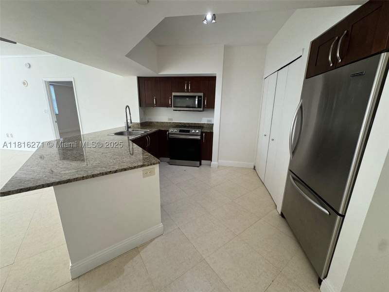 2 bedroom Condominium at 19900 E Country Club Dr 209, Turnberry Vlg No Tower Co, Aventura — photo 2