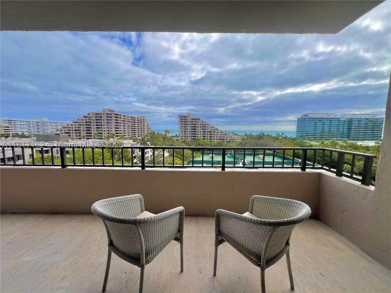 2 bedroom Condominium at 151 Crandon Blvd 702, The Emeraldbay @ Key Colon, Key Biscayne — photo 2