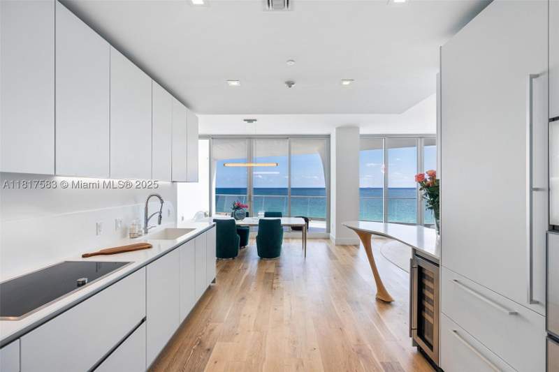 2 bedroom Condominium at 16901 Collins Ave 902, Jade Signature Condo, Sunny Isles Beach — photo 4