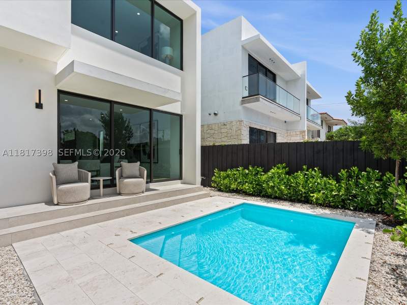 4 bedroom Townhouse at 2732 SW 31st Ave, Silver Bluff, Miami — photo 3