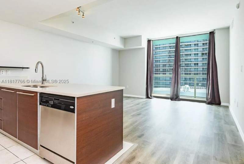 1 bedroom Condominium at 1900 N Bayshore Dr 3909, Quantum On The Bay Condo, Miami — photo 2