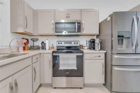 504 NE 1st Dr, Florida City FL - photo 7 of 49