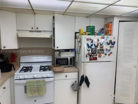 17911 NW 68th Ave O104, Hialeah FL - photo 6 of 31