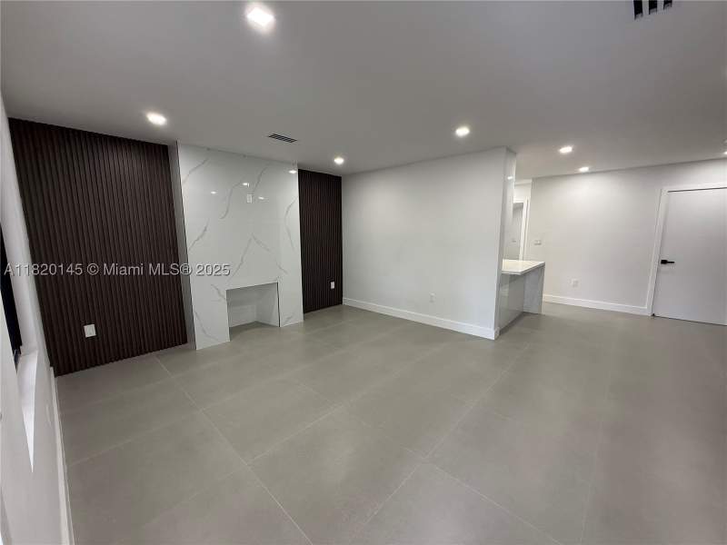 3 bedroom SingleFamilyResidence at 1125 NW 37th St, 36th St Manor, Miami — photo 3