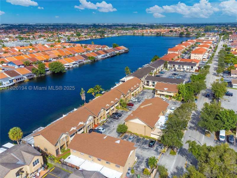 2 bedroom Condominium at 5314 W 26th Ave 105, West View Lake Townhomes, Hialeah — photo 2