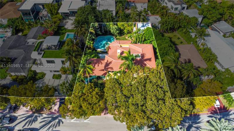 4 bedroom SingleFamilyResidence at 2050 Alton Rd, Amd Plat Of Sunset Lake S, Miami Beach — photo 3