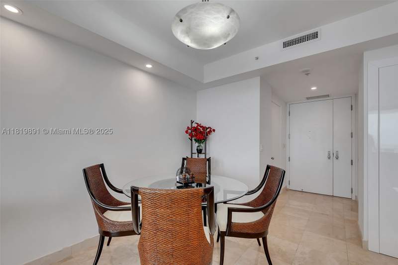 1 bedroom Condominium at 848 Brickell Key Dr 1803, Three Tequesta Point Cond, Miami — photo 2