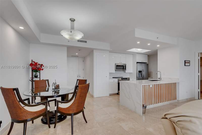 1 bedroom Condominium at 848 Brickell Key Dr 1803, Three Tequesta Point Cond, Miami — photo 3