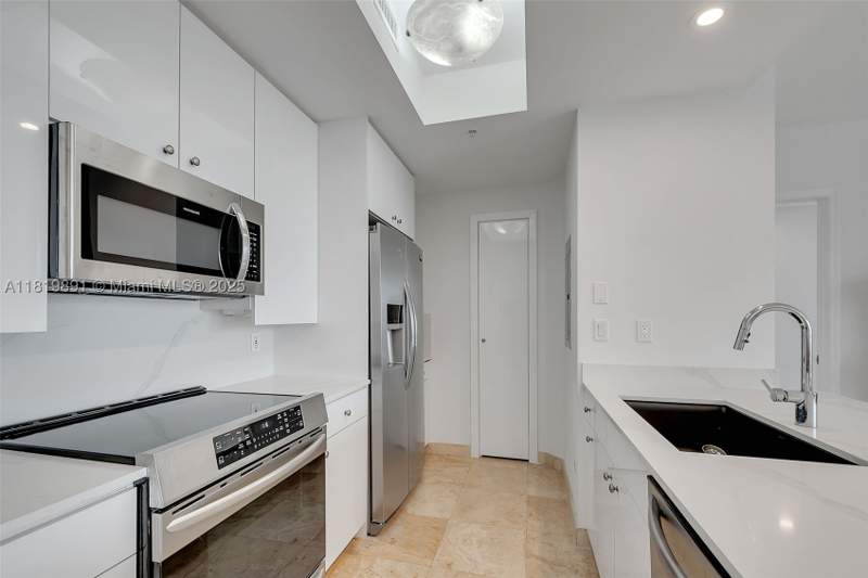 1 bedroom Condominium at 848 Brickell Key Dr 1803, Three Tequesta Point Cond, Miami — photo 5
