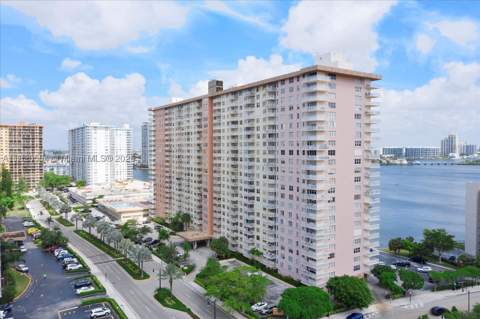 251 174th St 2111, Sunny Isles Beach FL - photo 19 of 32