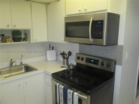 251 174th St 2111, Sunny Isles Beach FL - photo 8 of 32
