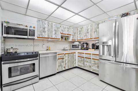 13499 Biscayne Blvd 406, North Miami FL - photo 6 of 11