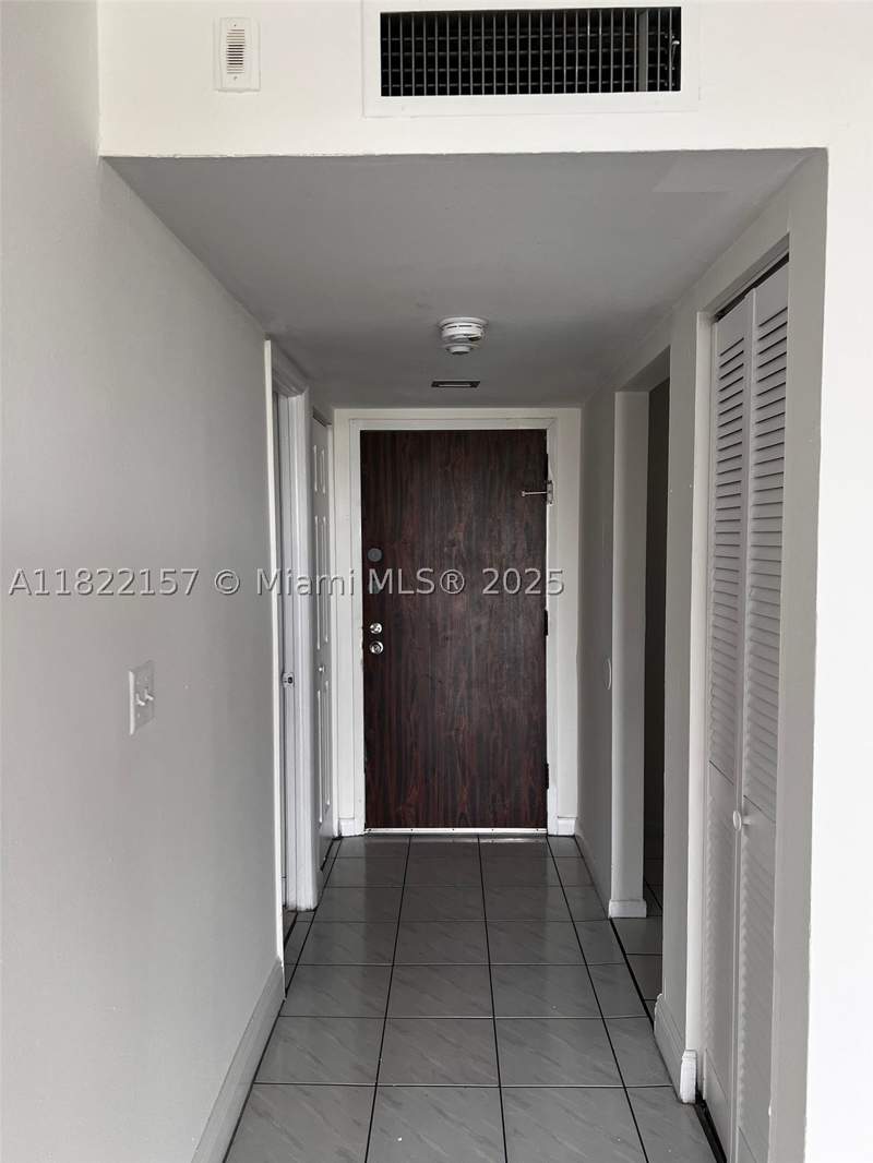 1 bedroom Condominium at 498 NW 165th St Rd D303, Montecarlo Condo, Miami — photo 4