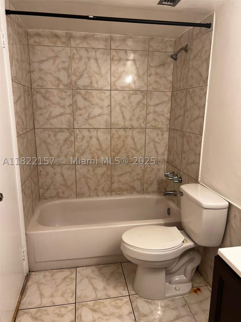 1 bedroom Condominium at 498 NW 165th St Rd D303, Montecarlo Condo, Miami — photo 5