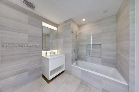 300 Collins Ave 3D, Miami Beach FL - photo 11 of 19