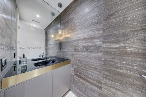 300 Collins Ave 3D, Miami Beach FL - photo 12 of 19