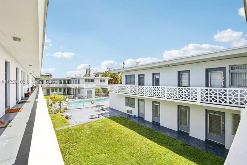 2 bedroom StockCooperative at 12665 NE 16th Ave 22, Casa-Biscayne Co-Op Apts, North Miami — photo 3