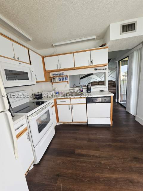 1002 Adams Ave 1002E, Homestead FL - photo 9 of 13