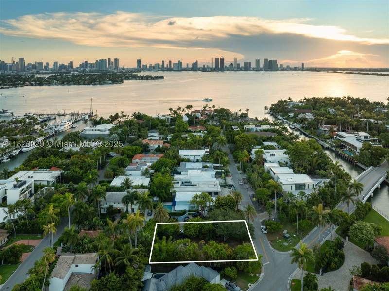 4 bedroom SingleFamilyResidence at 2121 Regatta Ave, Sunset Islands - Island N, Miami Beach — photo 2