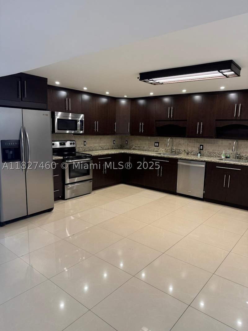 3 bedroom Condominium at 20401 NE 30th Ave 124-8, Villa Dorada Condo No 2, Aventura — photo 2