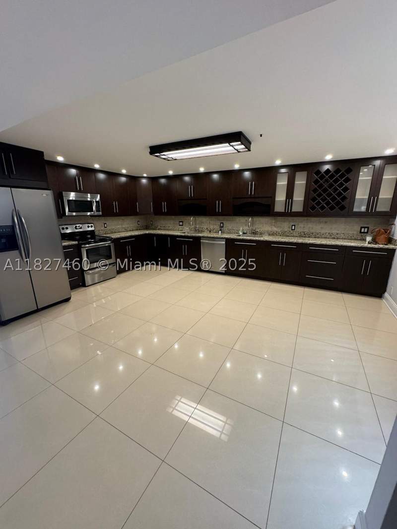 3 bedroom Condominium at 20401 NE 30th Ave 124-8, Villa Dorada Condo No 2, Aventura — photo 3