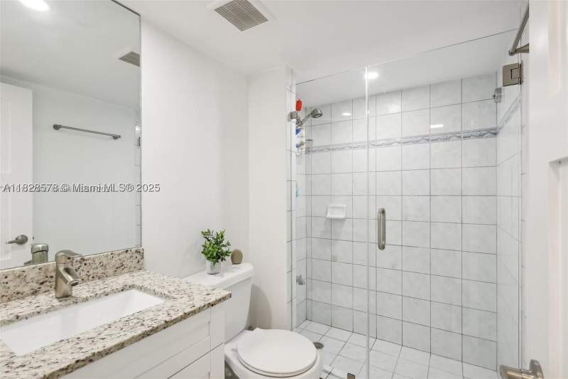 2 bedroom Condominium at 2401 Collins Ave 1011, The Riviera Condo, Miami Beach — photo 4