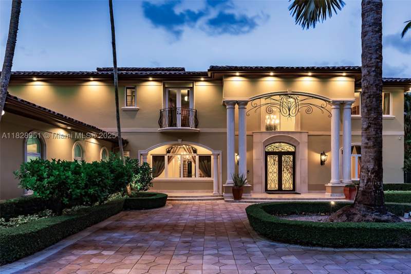6 bedroom SingleFamilyResidence at 10851 SW 63rd Ave, Rimoldi, Pinecrest — photo 2
