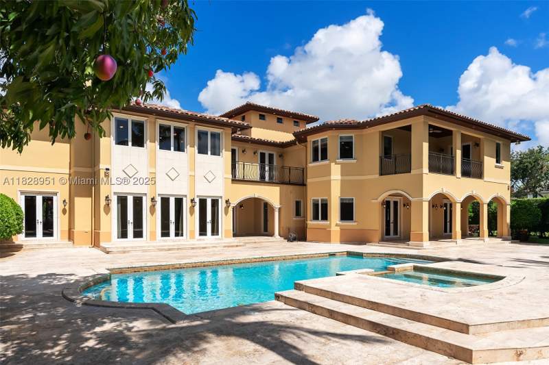 6 bedroom SingleFamilyResidence at 10851 SW 63rd Ave, Rimoldi, Pinecrest — photo 5