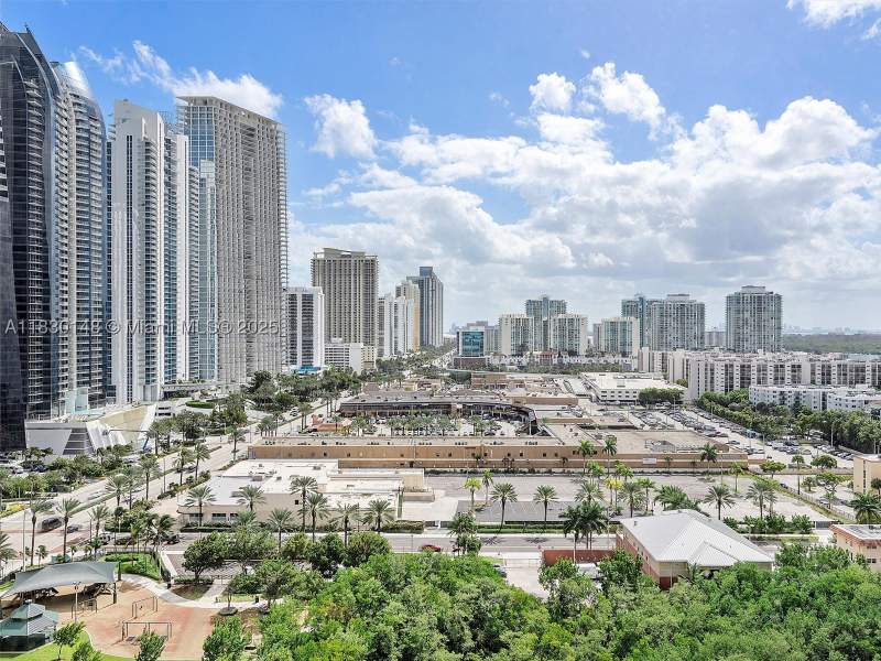 3 bedroom Condominium at 210 174th St 2005, Winston Towers 600 Condo, Sunny Isles Beach — photo 2