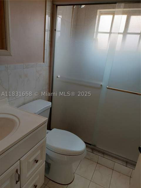 2403 W 76th St 203, Hialeah FL - photo 6 of 14